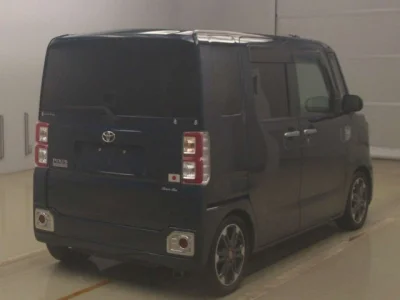 Toyota Pixis Mega