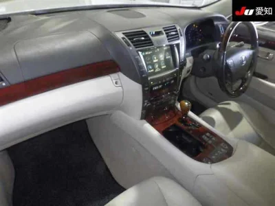 Lexus LS600hL