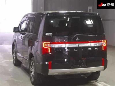 Mitsubishi DELICA D5
