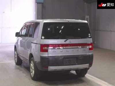 Mitsubishi DELICA D5