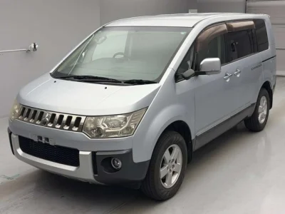 Mitsubishi DELICA D5