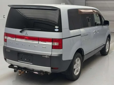 Mitsubishi DELICA D5