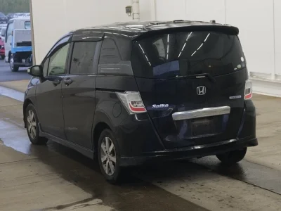 Honda Freed Spike