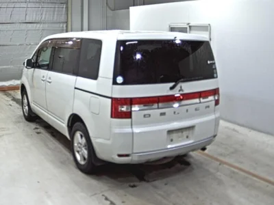 Mitsubishi Delica D:5