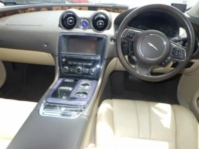 Jaguar XJ