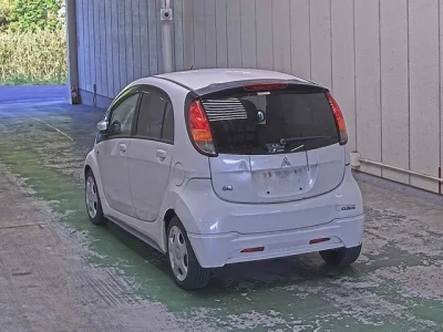 Mitsubishi i