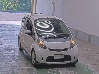 Mitsubishi i