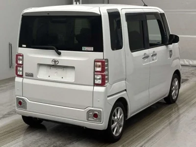 Toyota Pixis Mega
