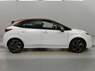 Nissan AURA