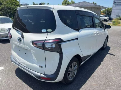 Toyota Sienta