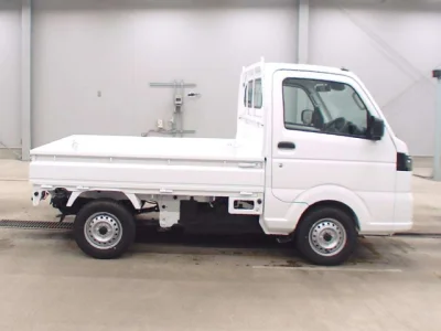 Nissan NT100 Clipper