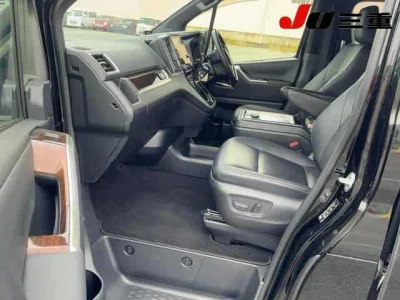 Toyota GranAce