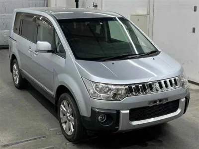 Mitsubishi DELICA D5
