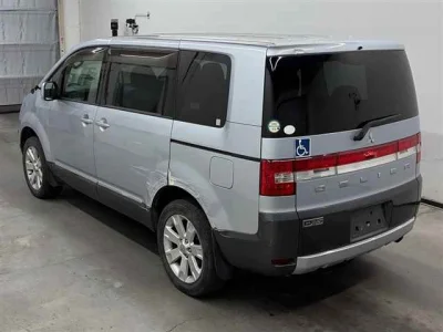 Mitsubishi DELICA D5