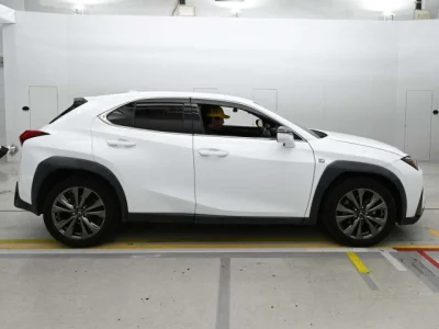 Lexus UX200