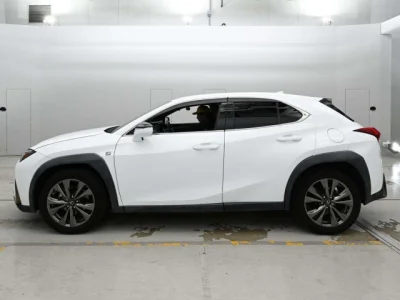 Lexus UX200