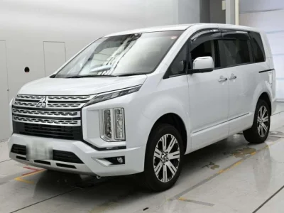 Mitsubishi DELICA D5
