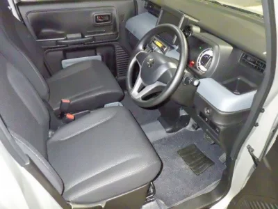 Suzuki SPACIA BASE