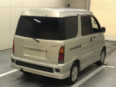 Daihatsu Atrai 7