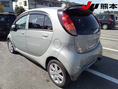 Mitsubishi i