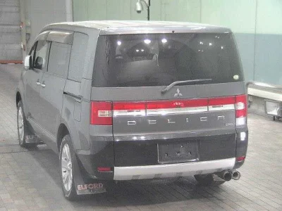 Mitsubishi Delica D:5