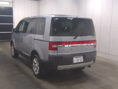 Mitsubishi DELICA D5