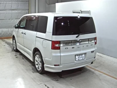 Mitsubishi DELICA D5