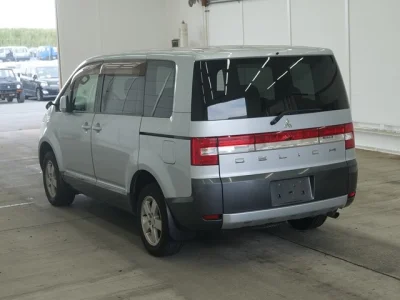 Mitsubishi DELICA D5