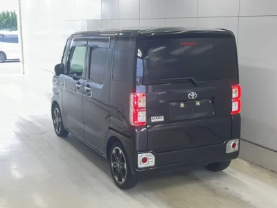Toyota Pixis Mega