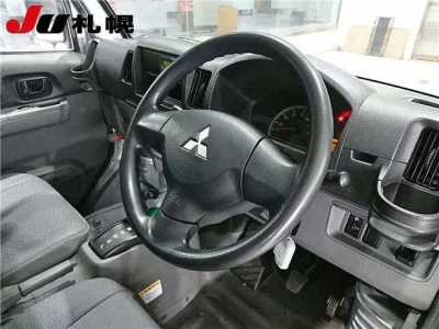 Mitsubishi Minicab Van