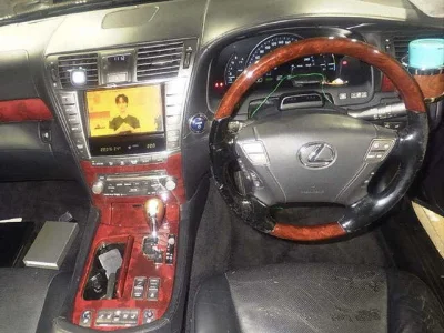 Lexus LS600hL