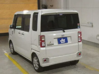 Toyota Pixis Mega