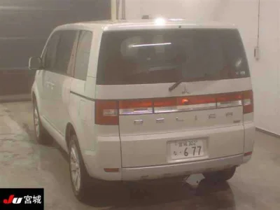 Mitsubishi Delica D:5