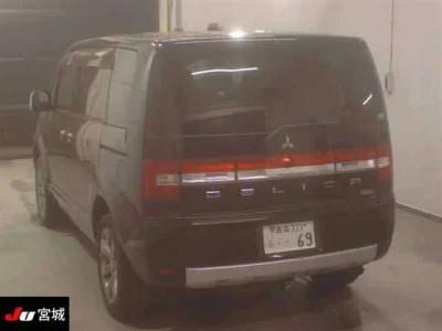 Mitsubishi DELICA D5