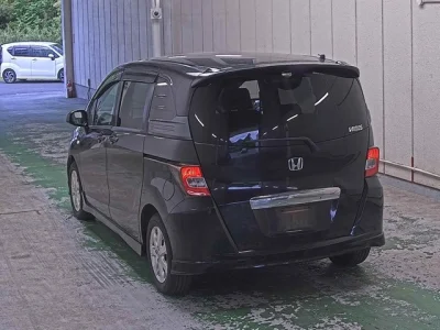 Honda FREED SPIKE