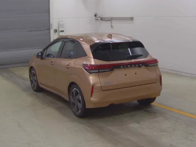 Nissan AURA