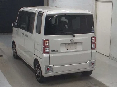 Toyota Pixis Mega