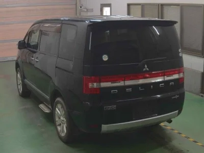 Mitsubishi DELICA D5