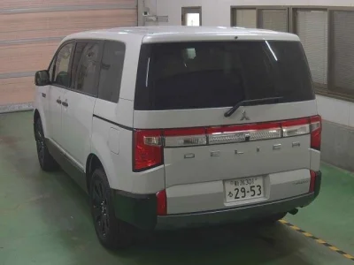 Mitsubishi DELICA D5