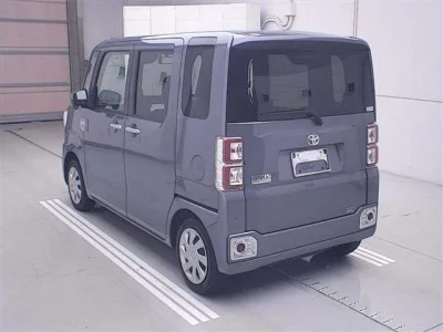 Toyota Pixis Mega