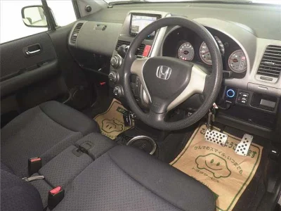 Honda Mobilio Spike