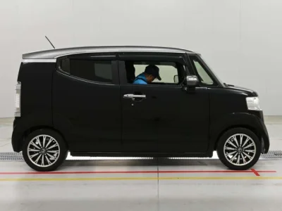 Honda N-Box Slash