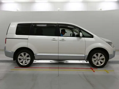 Mitsubishi DELICA D5