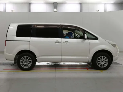 Mitsubishi DELICA D5