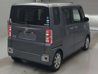 Toyota Pixis Mega