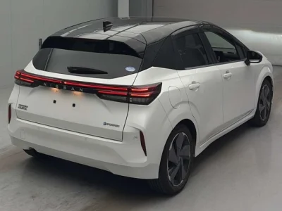 Nissan AURA