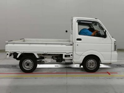 Nissan NT100 Clipper