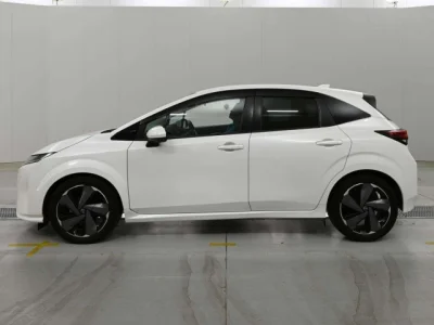 Nissan Aura