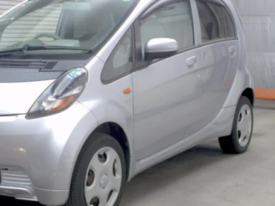 Mitsubishi i