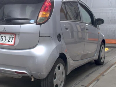 Mitsubishi i